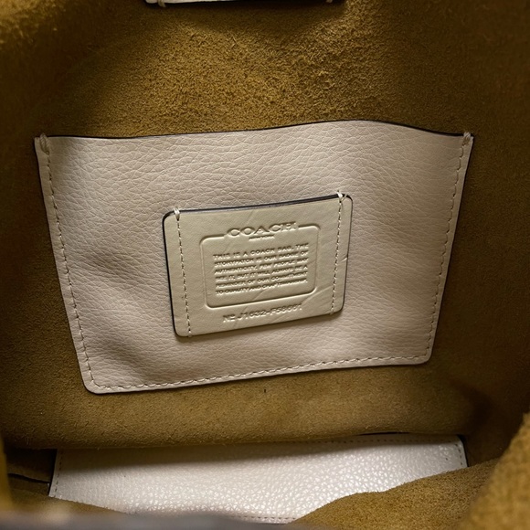 Coach Daisy Crossbody - Picture 5 of 7